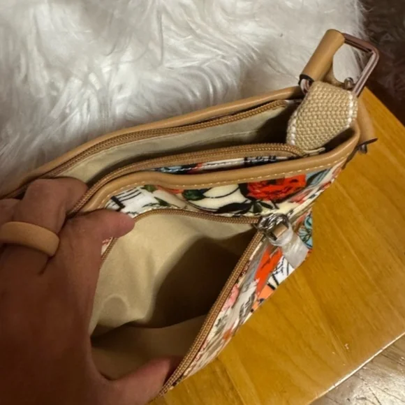 Giani Bernini  New Without Tags.Chic Postcard Print Crossbody Bag - Picture 7 of 9